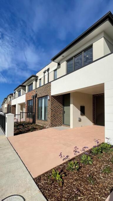 Casey Green Townhouse By Goodlive Narre Warren Exterior photo